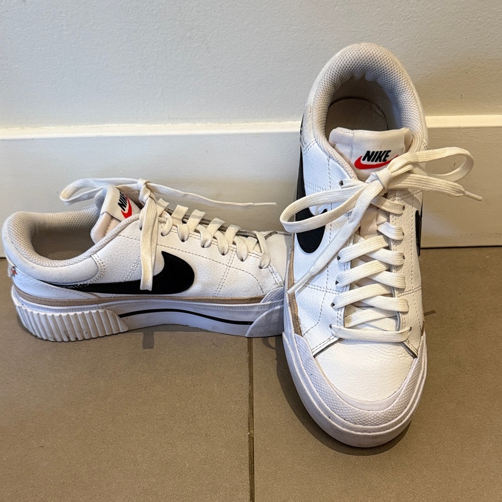 Nike White and Black Low-Top Sneakers